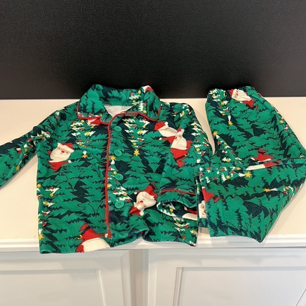 Lot of 4 Holiday Pajama Sets - Picture 9 of 10
